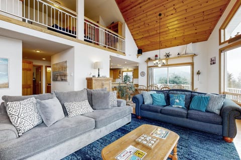 Pacific Mist House in Rockaway Beach