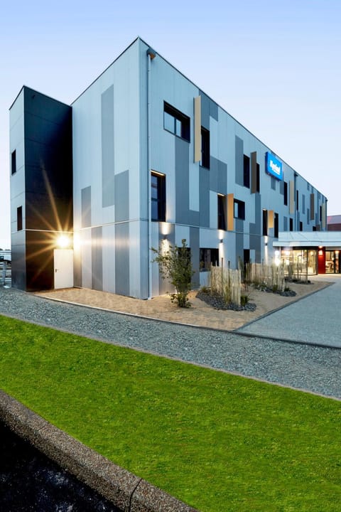 Facade/entrance, Garden view