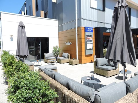 Patio, Lounge or bar