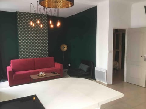 Terrasses du Port 5 mn, T2 moderne tout équipé 5 couchages Apartment in Marseille