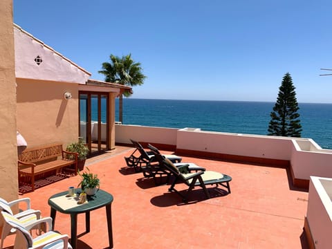 View (from property/room), Balcony/Terrace, Sea view, sunbed