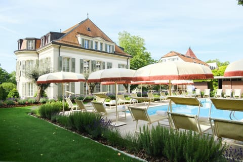 Property building, Summer, Garden, Pool view, Swimming pool, sunbed