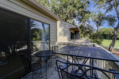 2365 Racquet Club 2 BR 2 BA condo Sea Pines Resort Near Harbourtown Free Tennis and Pool House in Hilton Head Island