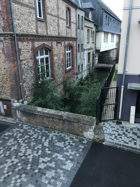 la licorne { T2 tous confort} centre ville Apartment in Normandy