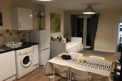 37B Louis Lodge Apartment in Salisbury