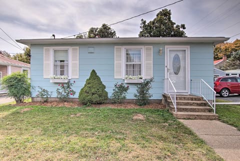 Cottage with Yard, Walk to Historic Attractions House in Ozark Mountains