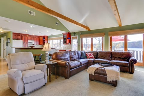 Ski, Swim and Relax Waterfront Haven on Pines Lake! House in Coolbaugh Township