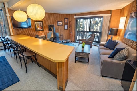 Peak 8 Village Getaway Condo: On Shuttle Route Apartment in Breckenridge