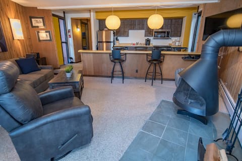 Peak 8 Village Getaway Condo: On Shuttle Route Apartment in Breckenridge