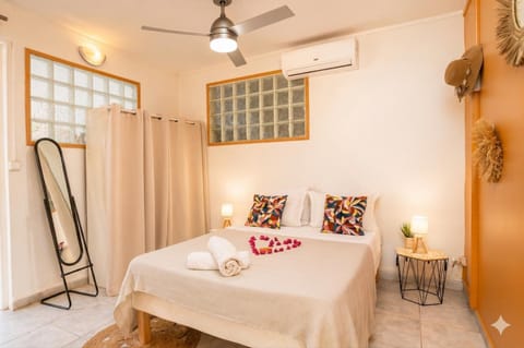 Bed, Photo of the whole room, Bedroom, towels, air conditioner