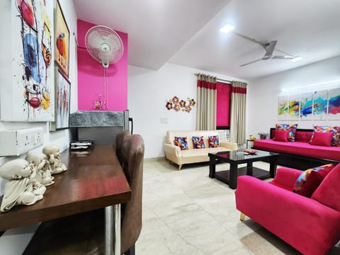 TV and multimedia, Living room, Seating area, air conditioner