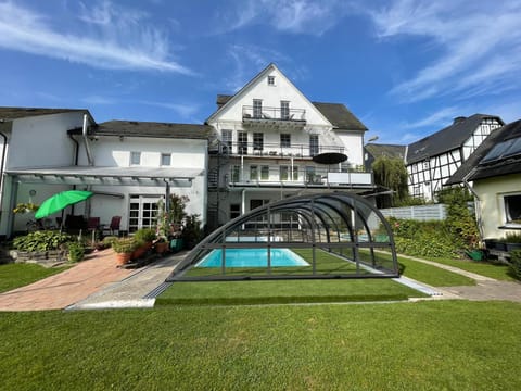 Property building, Garden, Swimming pool