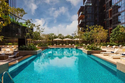 Restaurant/places to eat, Pool view, Swimming pool