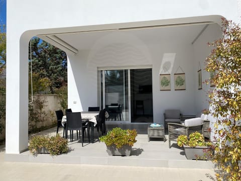 Patio, Facade/entrance
