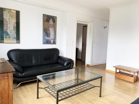 The Reverdy Apartment in Chartres