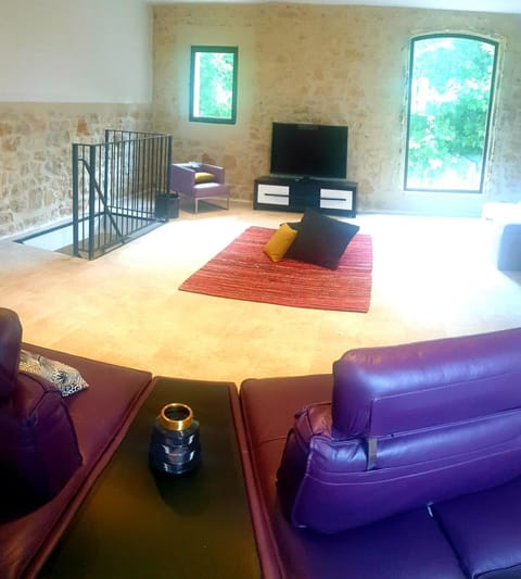 MAS TAREAU Le CHAI House in Arles