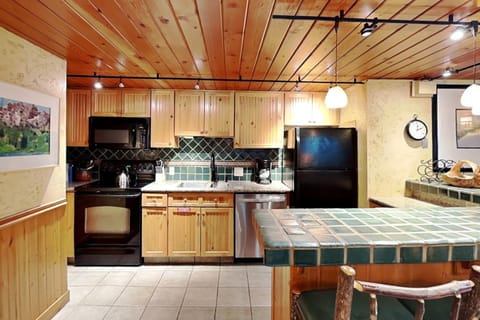 Timberline Condominiums 2 Bedroom plus Loft 3 Bath Deluxe Unit A3H House in Snowmass Village