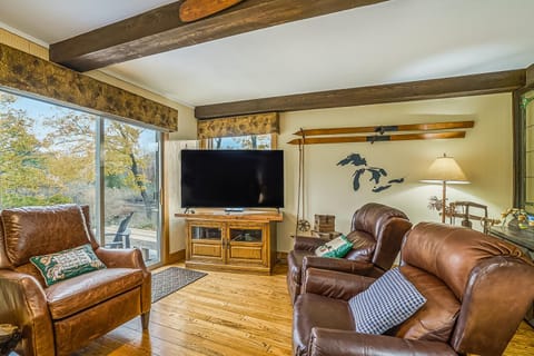 Riverside Abode Nature lodge in Michigan