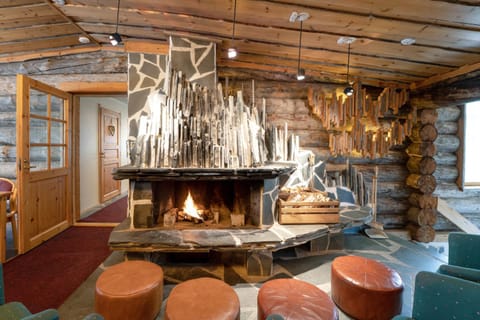 Seating area, flat iron