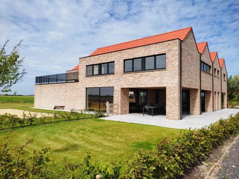 Property building, Garden, Balcony/Terrace
