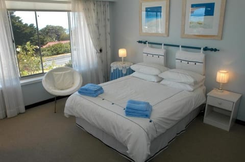 Marie's GARDEN ROOM Self Catering Accommodation Bed and Breakfast in Camps Bay