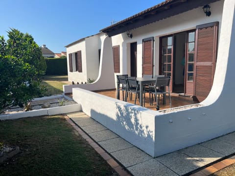 Property building, Patio, Garden