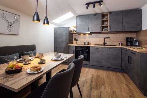 Kitchen or kitchenette, Dining area, kitchen