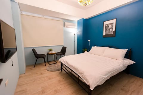 Bed, Photo of the whole room, Decorative detail, Bedroom