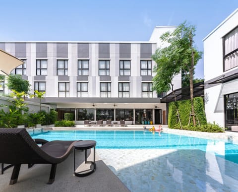 Property building, Swimming pool
