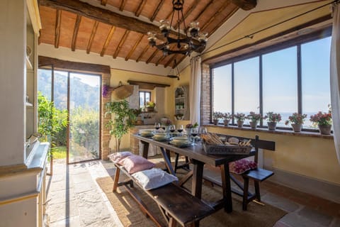 Patio, Dining area