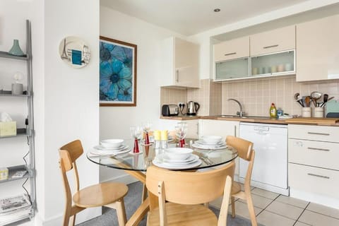 Sunnyside - Stylish Apartment Moments from Poole Quay Apartment in Poole