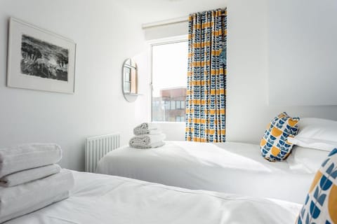 Sunnyside - Stylish Apartment Moments from Poole Quay Apartment in Poole