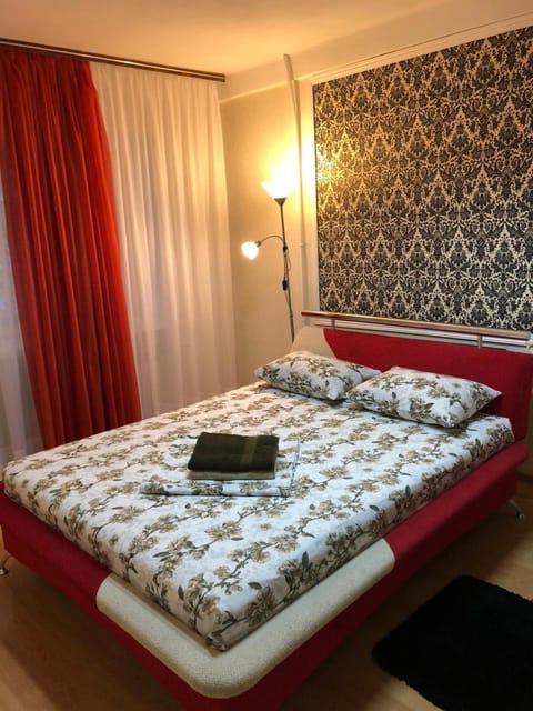 Bed, Photo of the whole room, On site