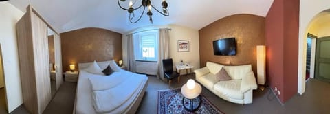 TV and multimedia, Living room, Photo of the whole room, Bedroom
