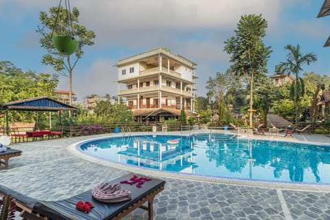 Property building, Patio, Spring, Day, Garden, Garden view, Pool view, Swimming pool, sunbed