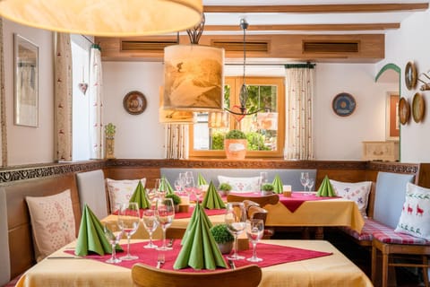 Restaurant/places to eat, Seating area