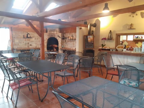 BBQ facilities, Seating area, Breakfast