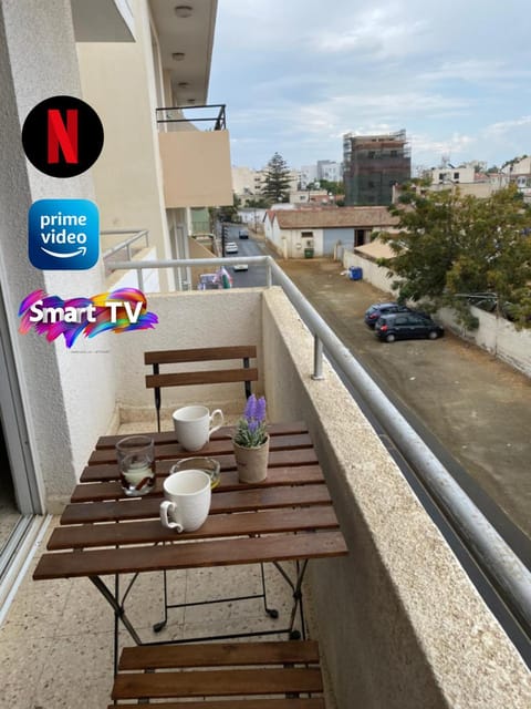 Property building, Neighbourhood, Balcony/Terrace, Street view