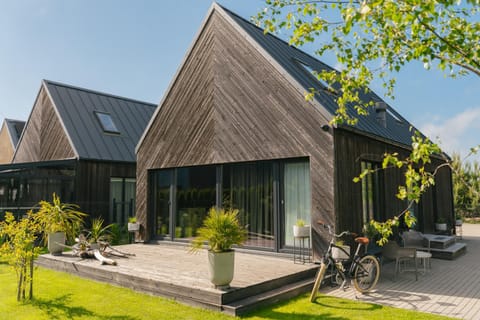 Property building, Day, Garden