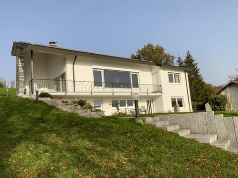 Facade/entrance, View (from property/room)