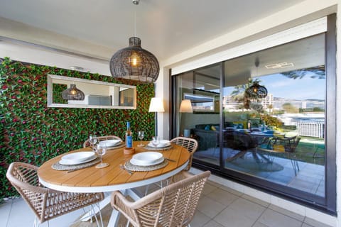 View (from property/room), Balcony/Terrace, Dining area