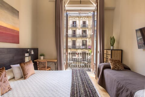 Balcony/Terrace, Bedroom, Street view
