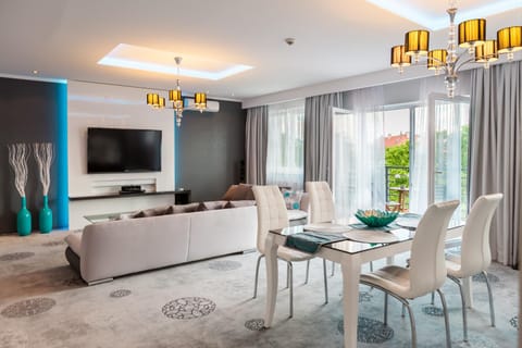Balcony/Terrace, Living room, Photo of the whole room, Seating area, Dining area
