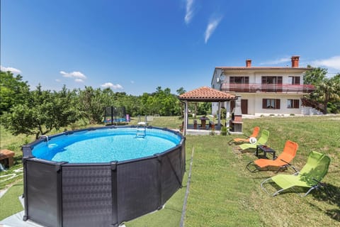 Property building, Garden view, Pool view, Swimming pool, Swimming pool, sunbed
