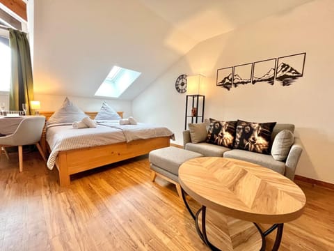 Bed, Living room, Photo of the whole room, Bedroom