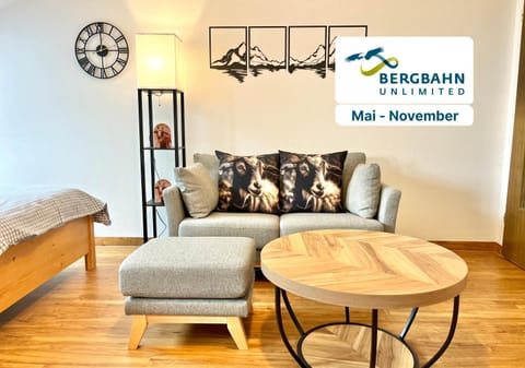 Living room, Photo of the whole room