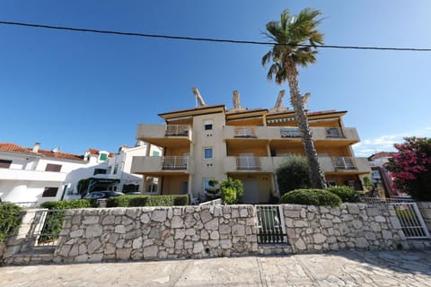 Property building, Patio, Facade/entrance