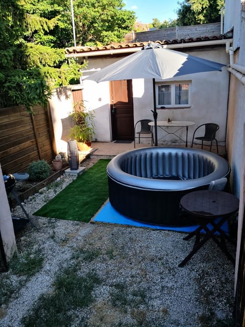 Garden, Hot Tub, Spa and wellness centre/facilities