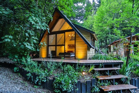 Property building, Patio, Spring, Day, Natural landscape, Garden, Garden view