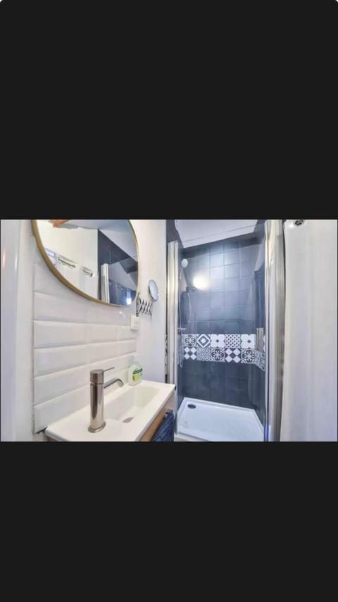 Velours & Balnéo Apartment in Saint-Nazaire